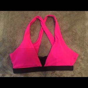 Medium impact bra with mesh insert in bust